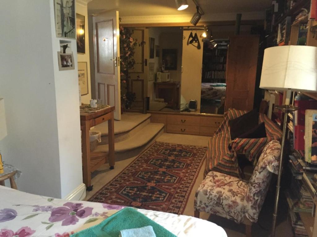 Chiswick Riviera With Free Parking Bed and Breakfast London Eksteriør billede