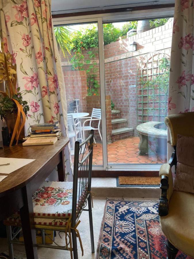 Chiswick Riviera With Free Parking Bed and Breakfast London Eksteriør billede