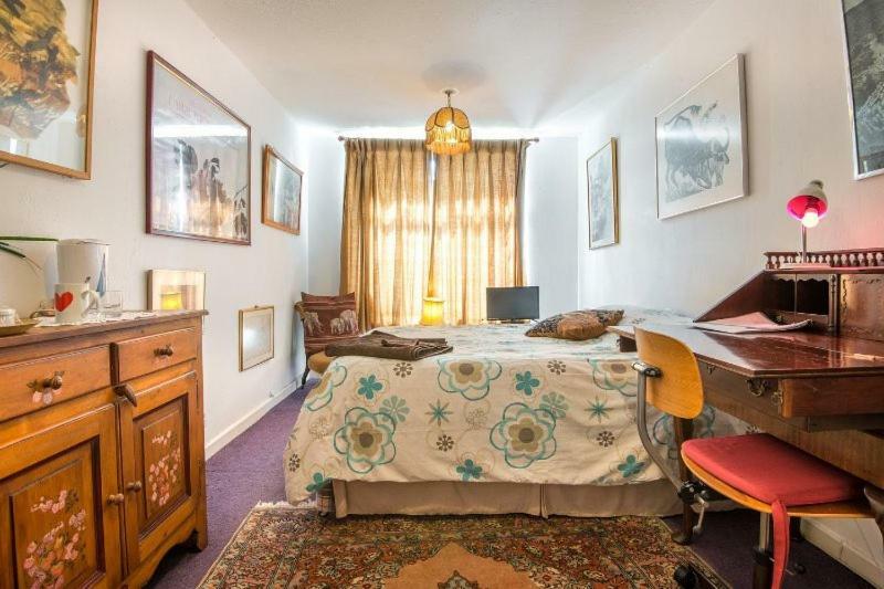 Chiswick Riviera With Free Parking Bed and Breakfast London Eksteriør billede