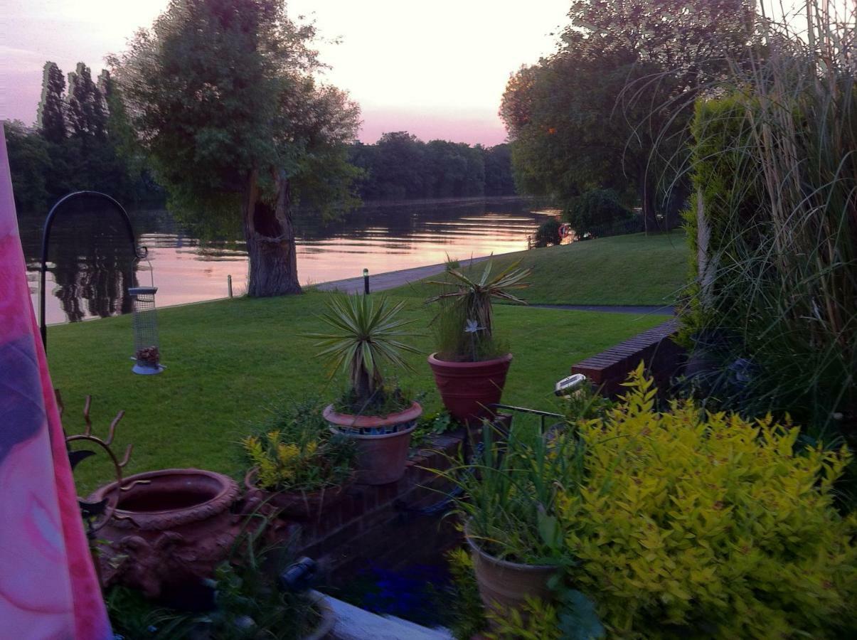 Chiswick Riviera With Free Parking Bed and Breakfast London Eksteriør billede
